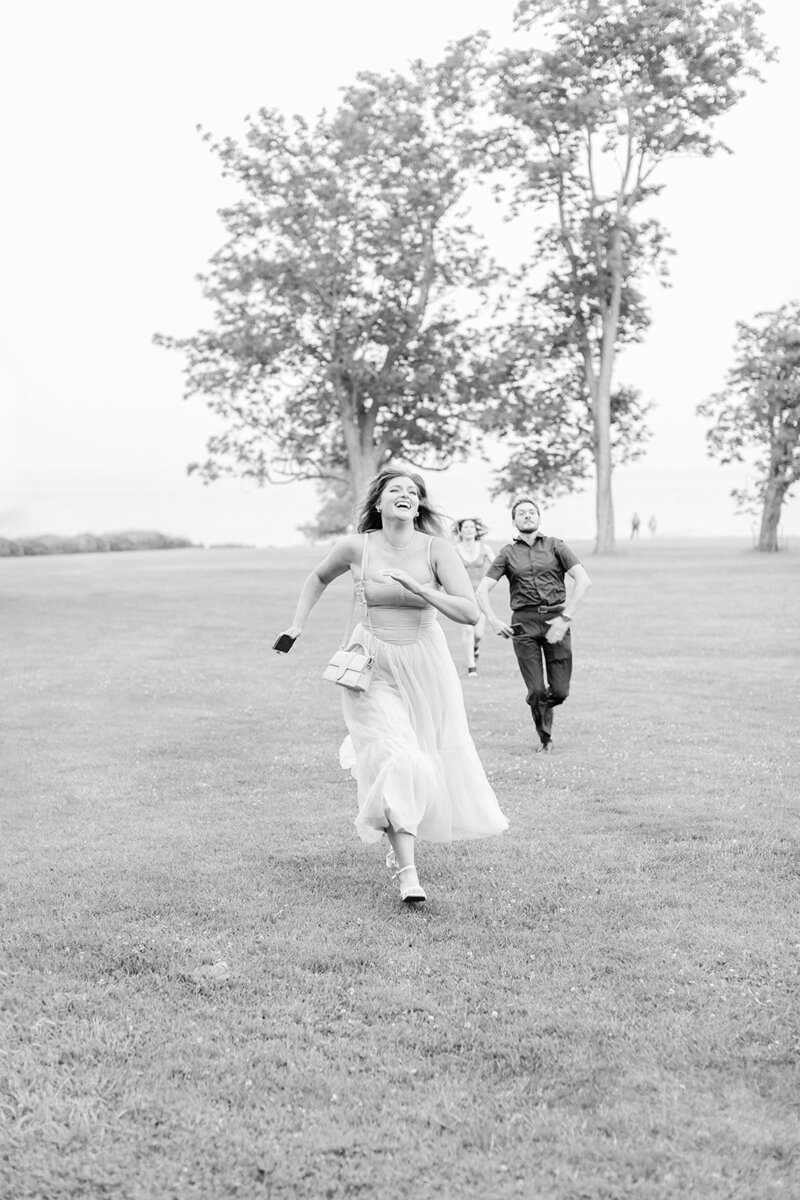 guests-running-cocktail-hour