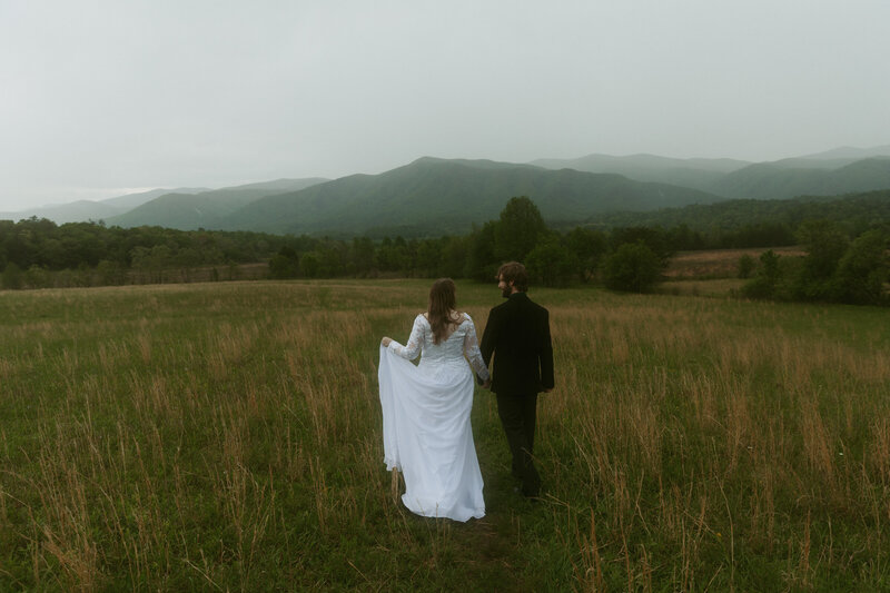 Tennessee elopement photo during the fall
