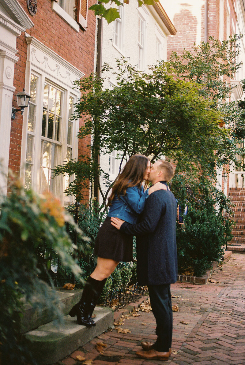Fall-Engagement-Session-in-Georgetown-DC-on-35mm-Film-11
