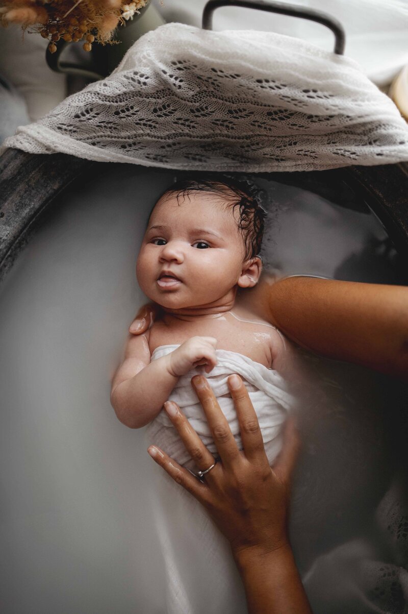 naissance bébé bain enveloppé à bordeaux