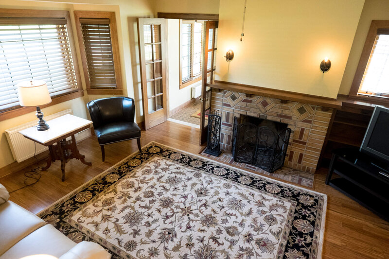 cottage-living-room