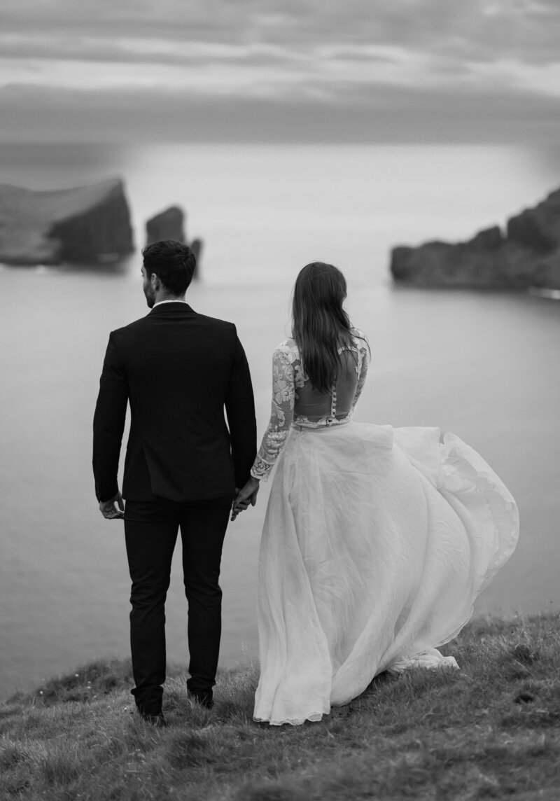 Adventure elopement in the Faroe Islands – first dance on cliffs above the ocean.