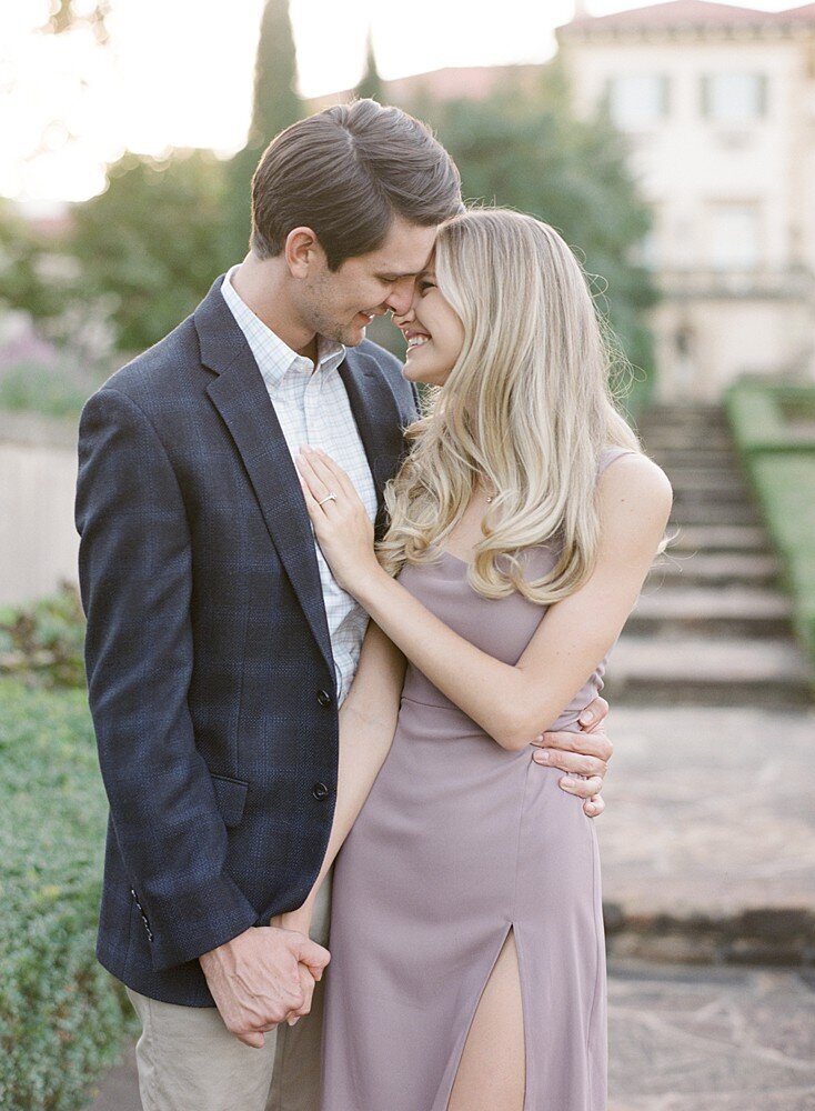 tulsa-wedding-photographer-engagement-session-at-the-philbrook-museum-laura-eddy-photography_0026