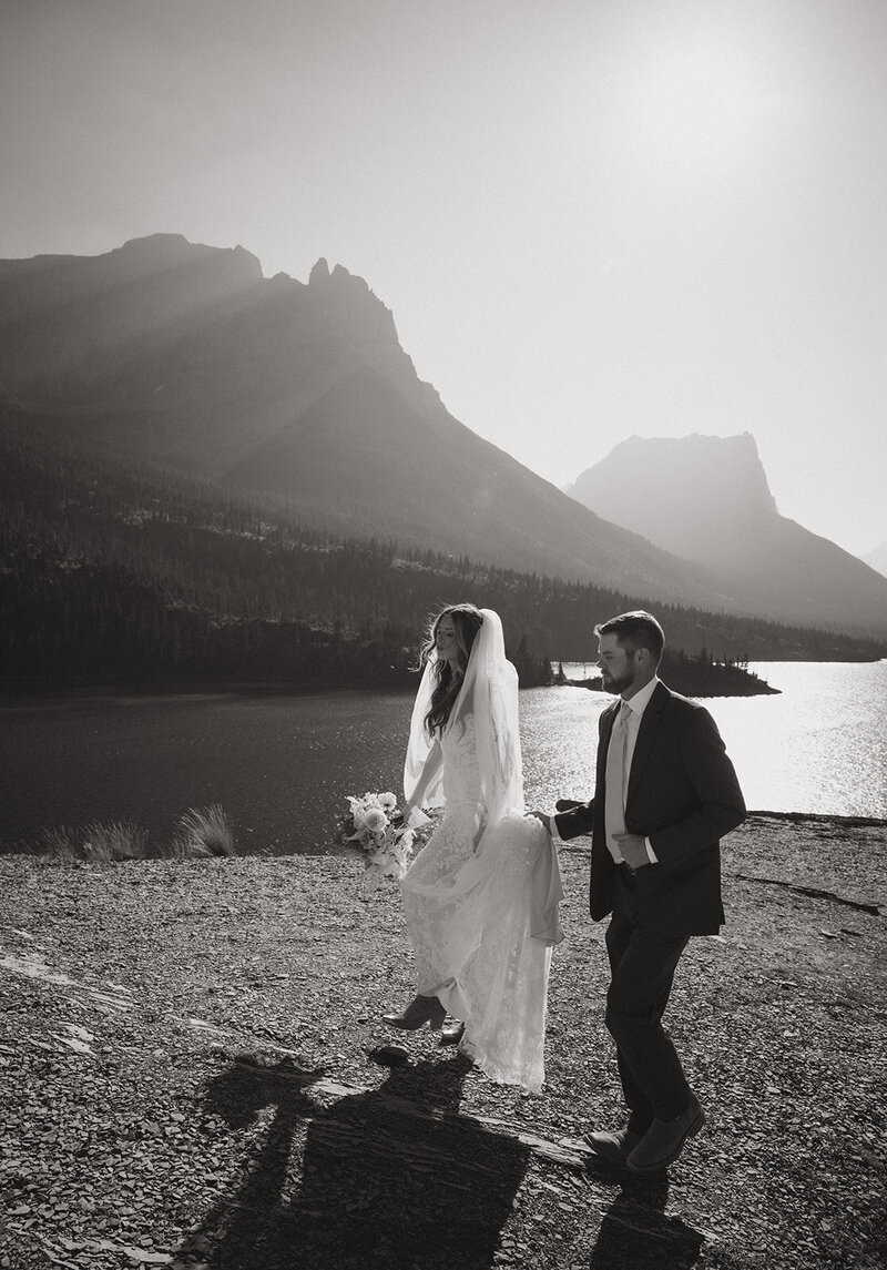 Couple eloping in Washington on the water with the mountains in the background