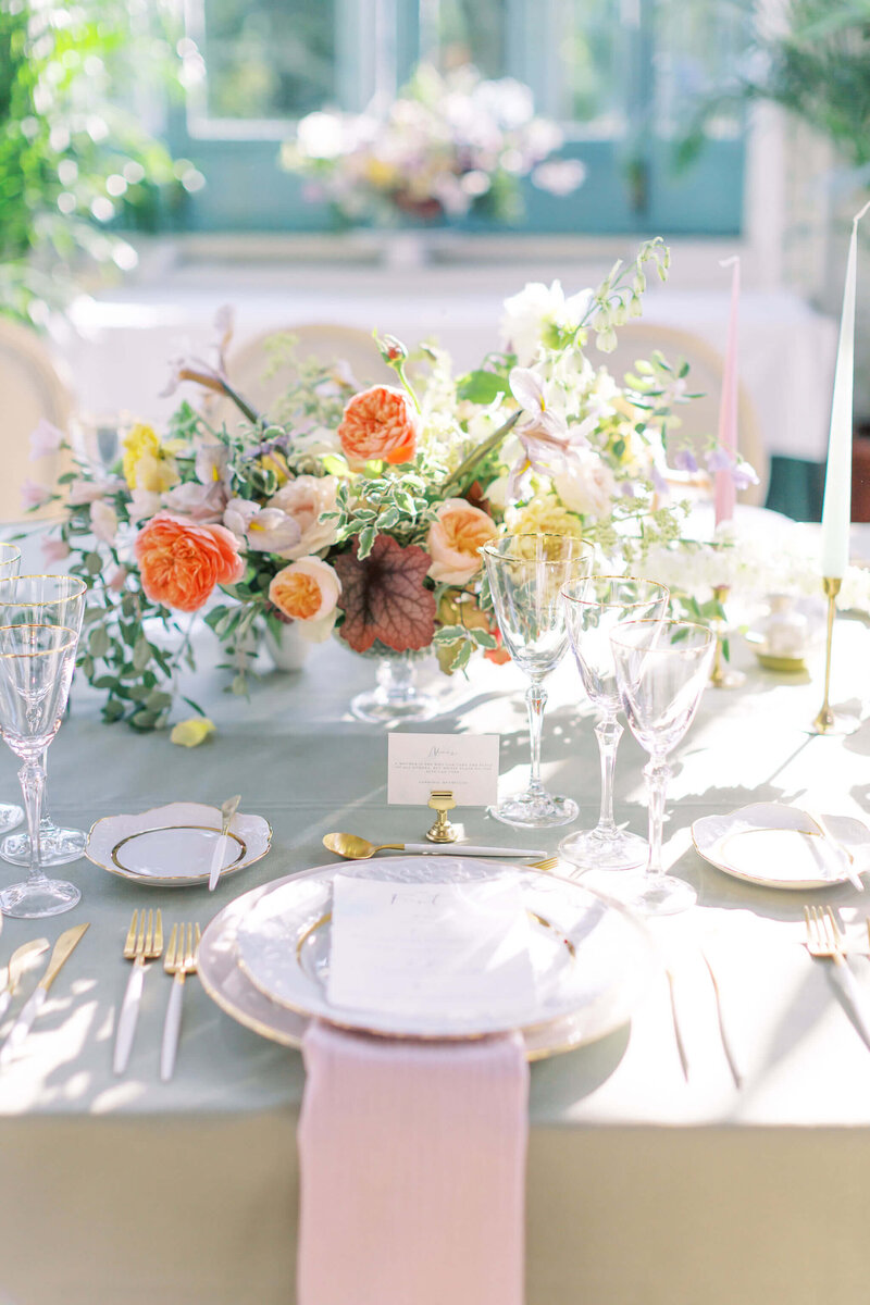 Splendida-weddings-luxury-wedding-planner-wedding-reception-with-luxury-floral-ceterpiece-wedding-reception-pestana-palace