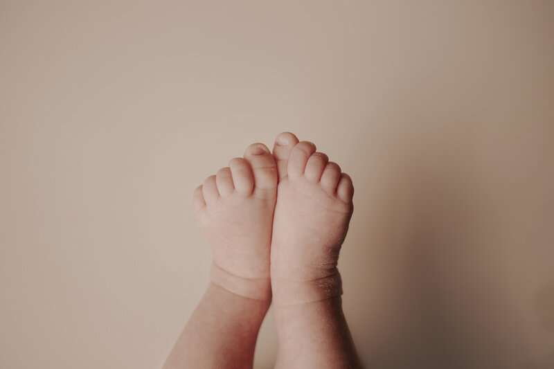 Austin, Texas Newborn Photographer | Baby Feet Newborn Photo