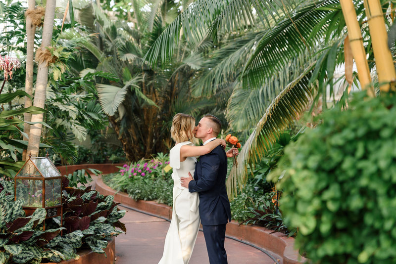 garfield-park-conservatory-chicago-wedding-the-paper-elephant-0035
