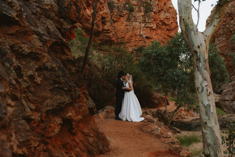 alice springs outback destination wedding photographer simpsons gap documentary photographer northern territory australia