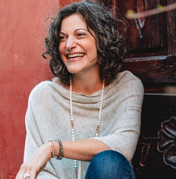 Rachel Buchanan, conscious business strategist and former acupuncturist in San Miguel De Allende, empowering women founders through holistic coaching and wellness-informed business growth with EnForma.