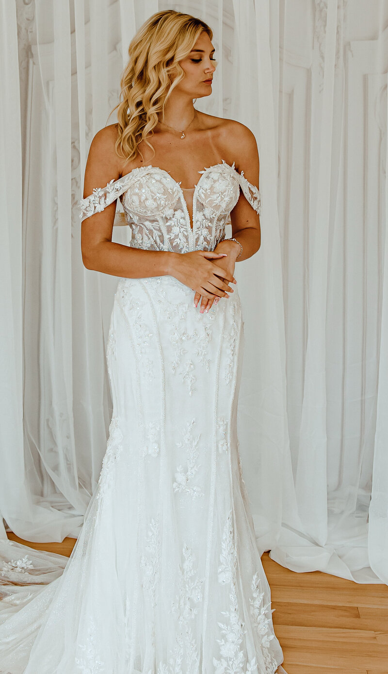 Haley w:o overskirt full front 