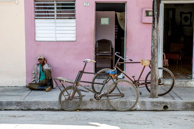 street scene pink building in Cuba