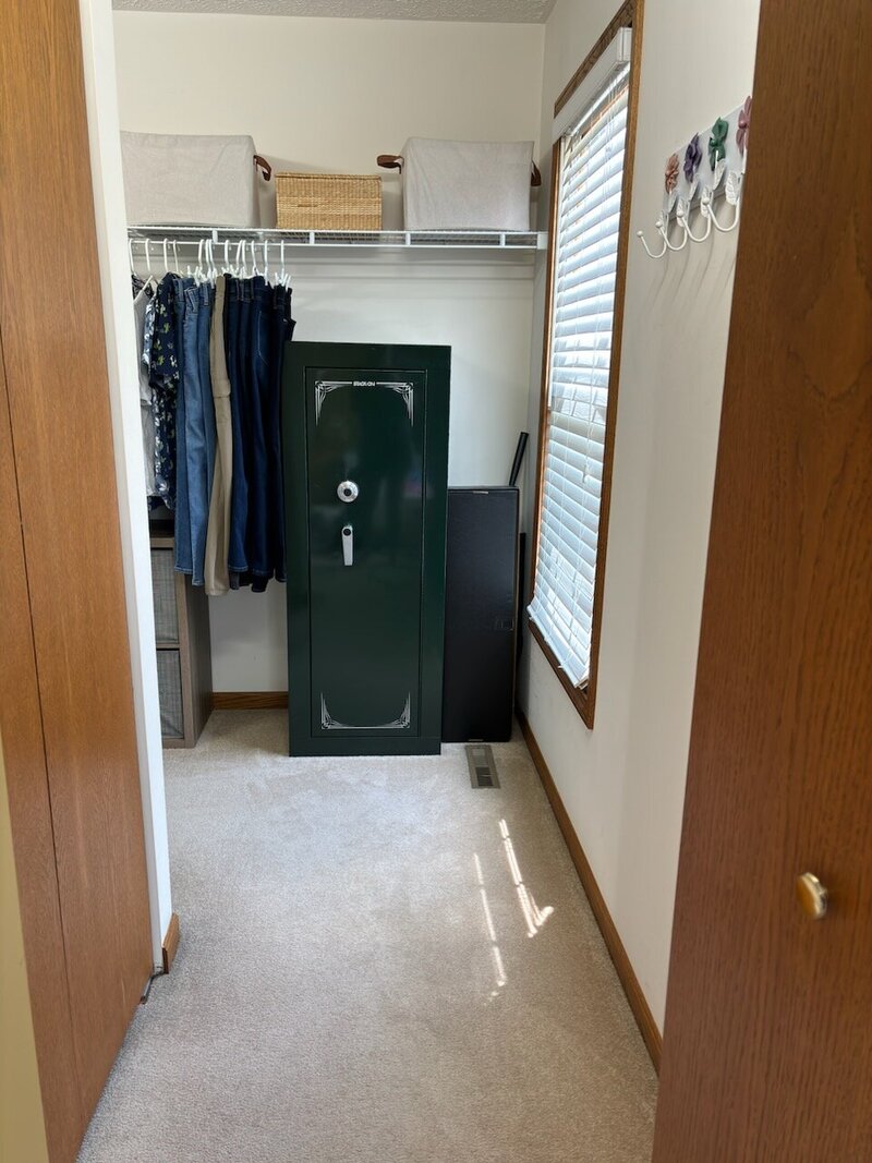 walk-in closet organization