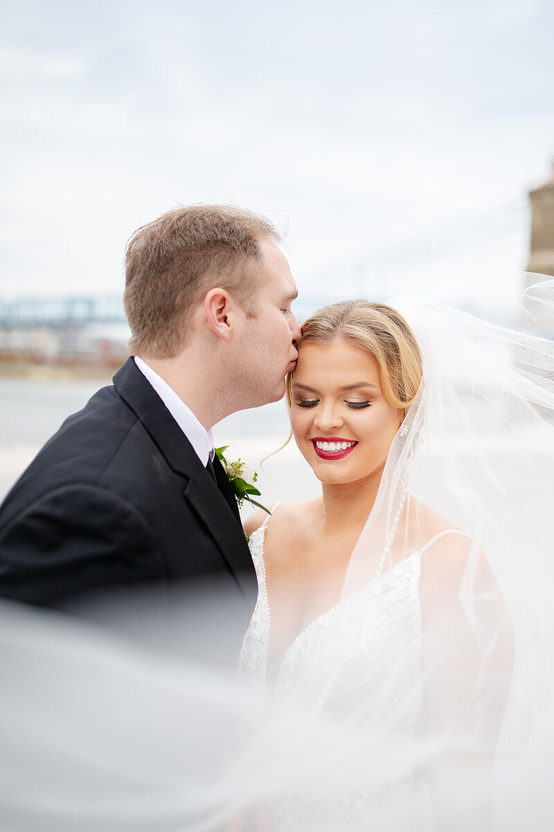 ohio wedding photographer natural traditional relaxed columbus dayton cincinnati