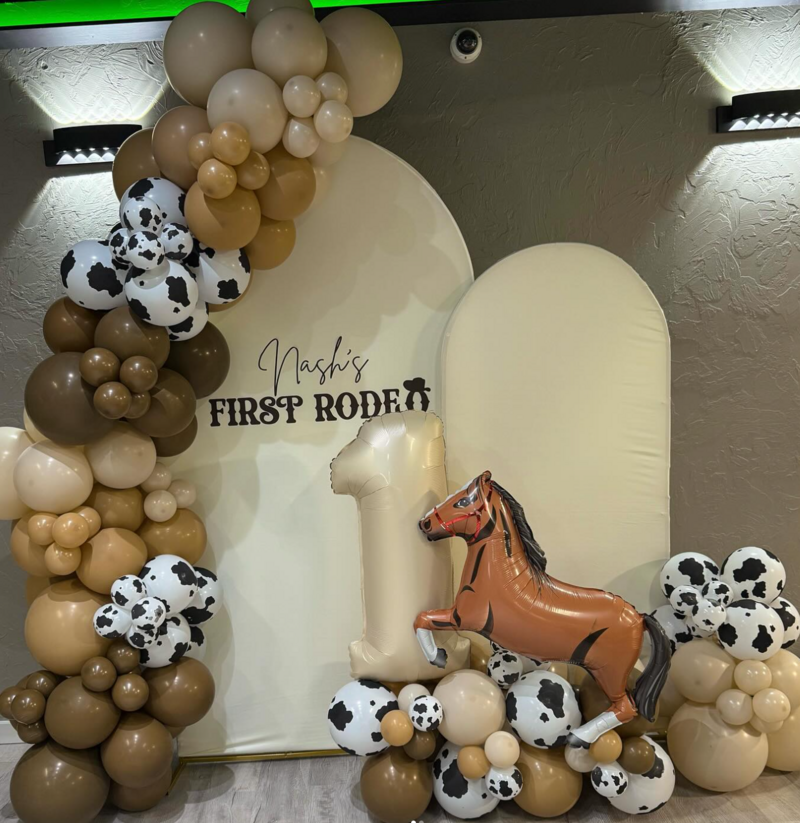 rodeo themed birthday party - balloons and backdrop