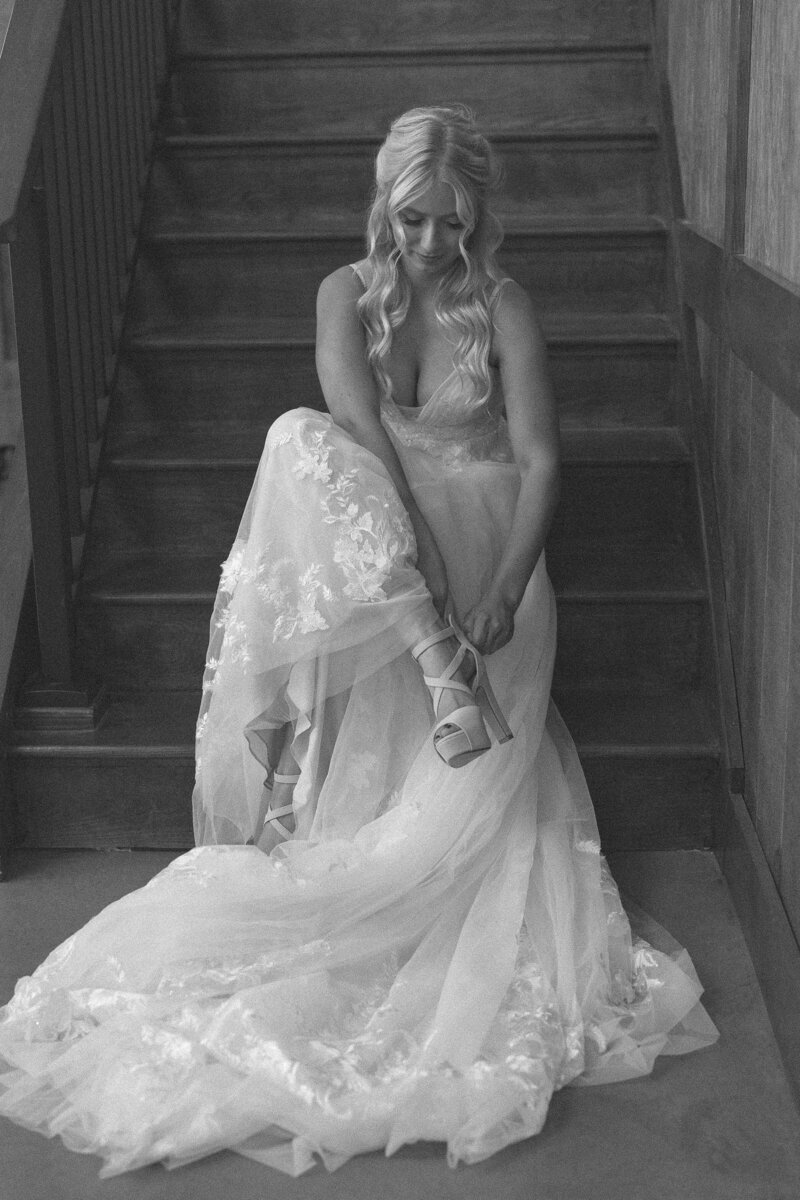 bridal party getting ready for wedding