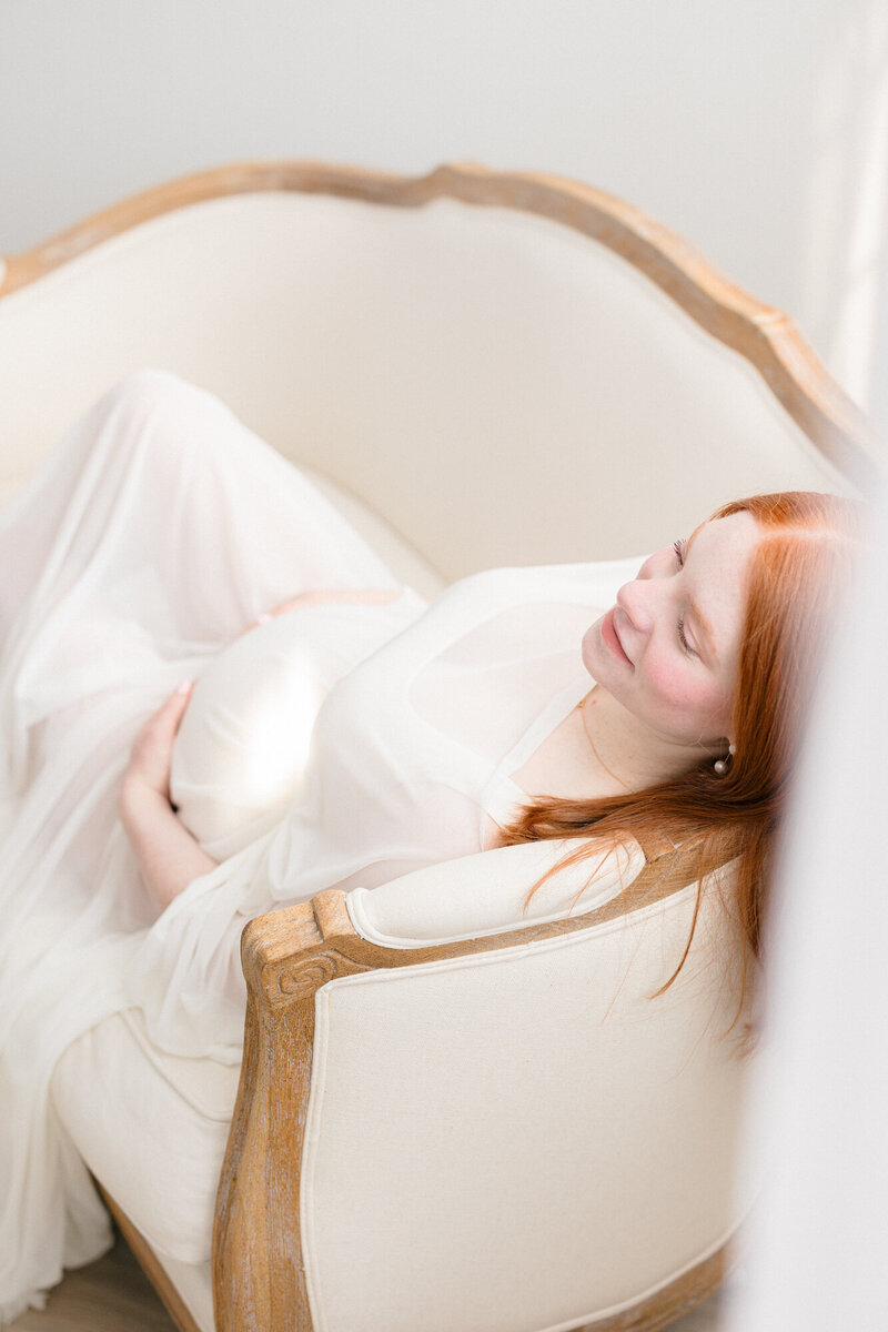 Portrait of an expecting mom laying on a couch taken by louisville maternity photographer missy marshall