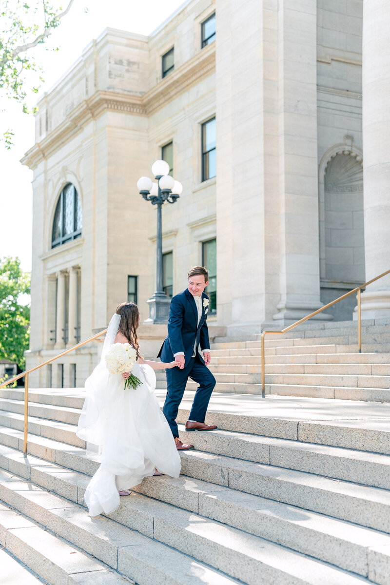 bride-groom-celebration-kiss