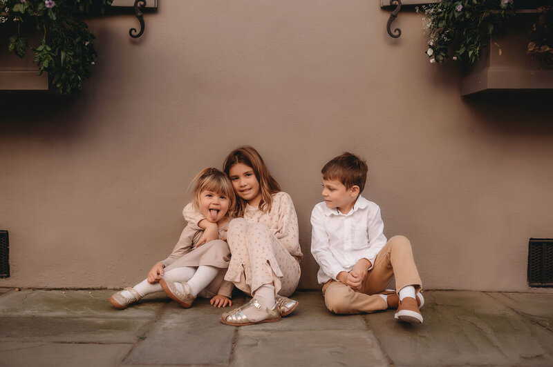 Children pose for Family Photos in Charleston.