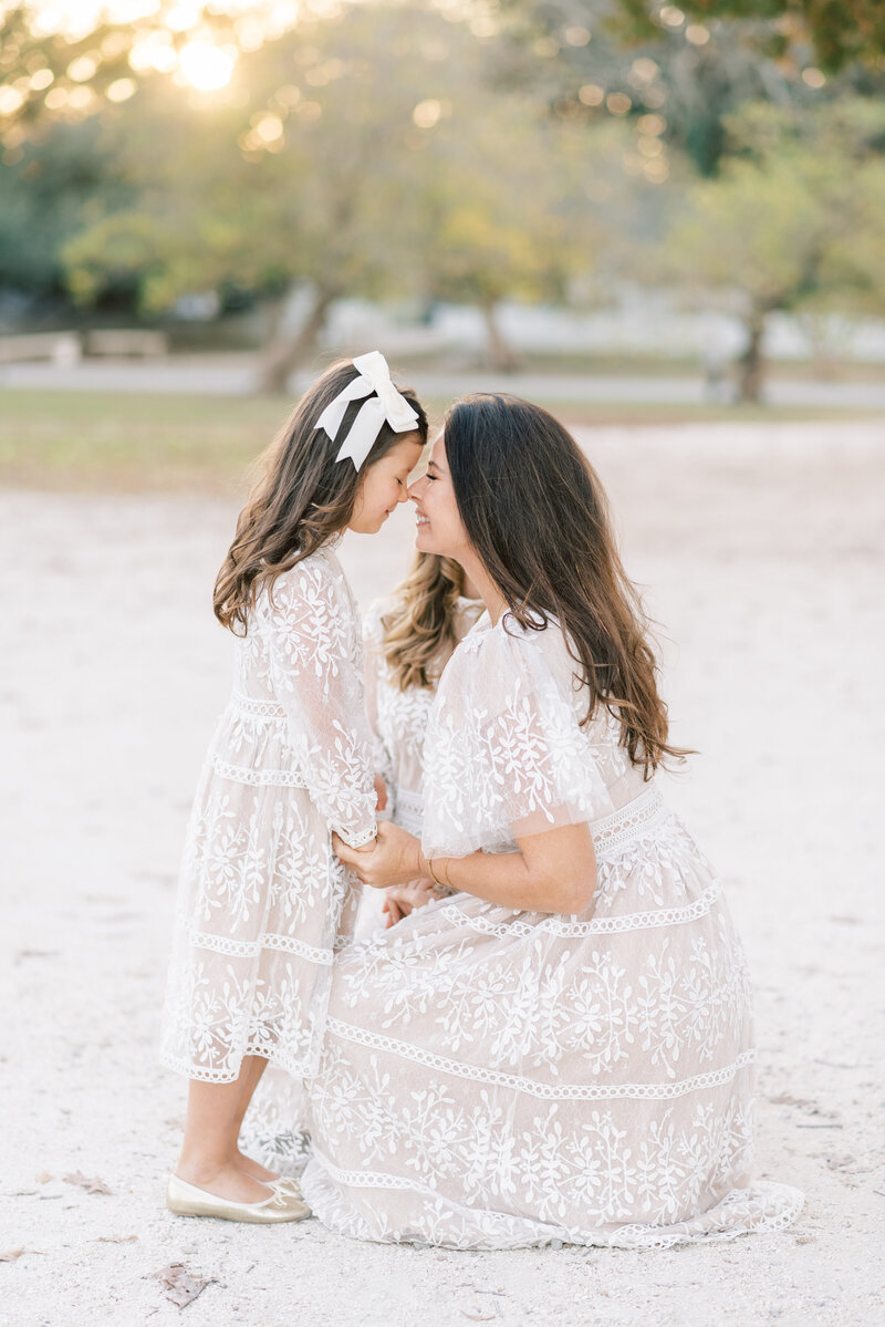 neutral-fall-family-photos-colonial-williamsburg-virginia-13