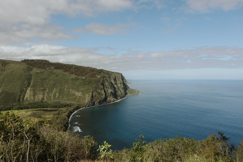 destination elopement photography  in hawaii at lookout point