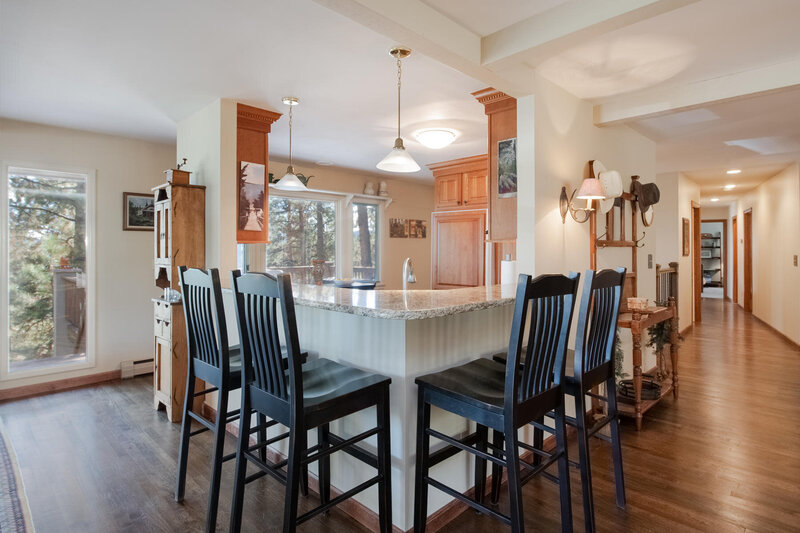 2907 S Hiwan Drive-010-29-Kitchen w Barstools-MLS_Size