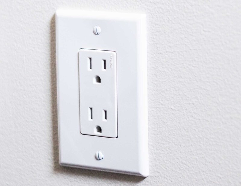 electrical-outlet-installation-near-mineola-11501-long-island-ny