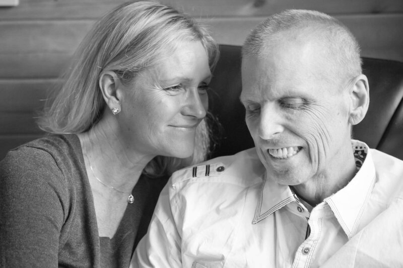 Phillipa Leseberg leans affectionately towards a Eric Leseberg, reminiscent of a love story unfolding effortlessly.