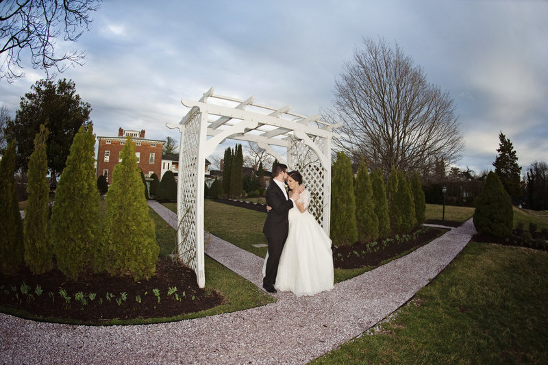 JandDstudio-antrim-1844-maryland-wedding-photography-brideandgroom-outdoor