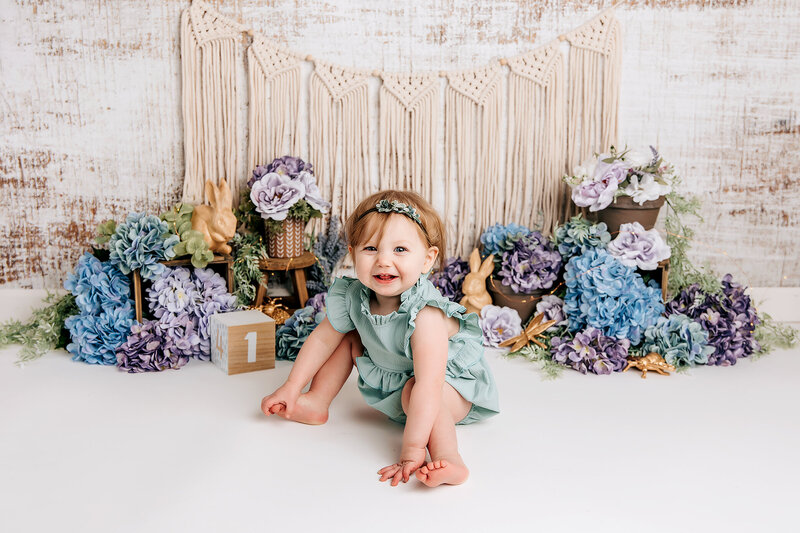 baby smiling in cake smash photography in kalispell