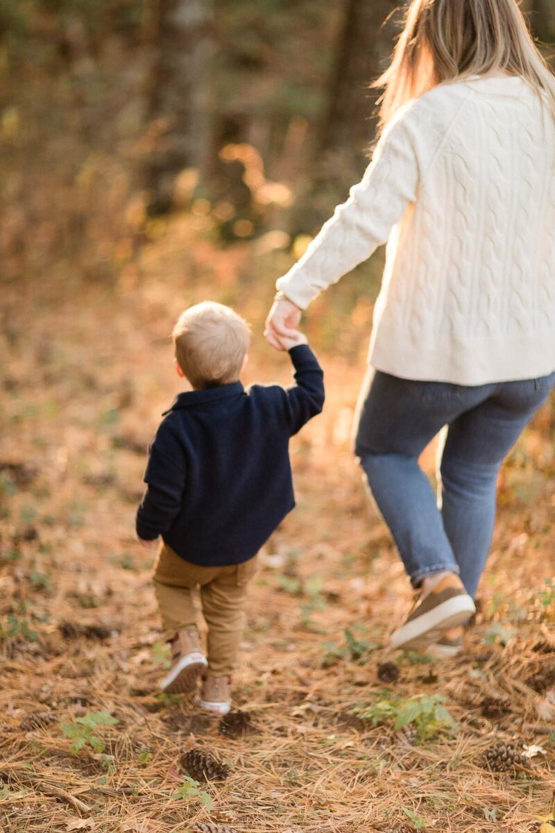 032_Fall-Family-Multi-Generational-Family-Photos-Northern-Wisconsin-Cabin-Woods-Private-Estate-Photographer-James-Stokes-Co.Photographers.Medford.WI