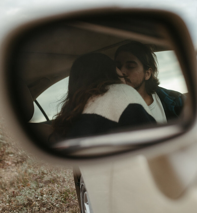Couples_Session_Saskatoon_Cranberry_Flats_KaylaCassidyPhotography-9