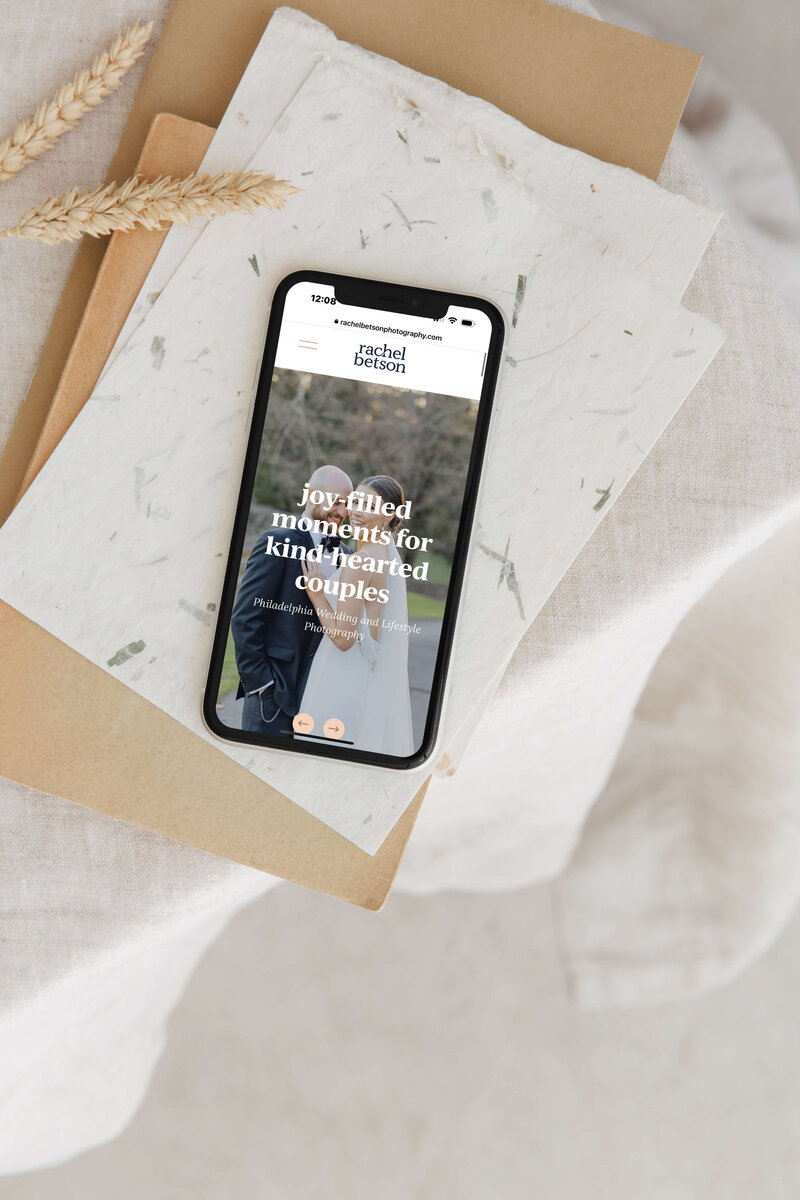Mobile website design for joyful wedding photographer