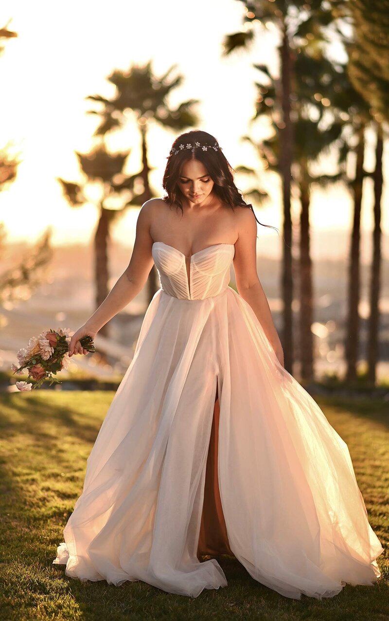 Nunziata Bridal Boutique - Sarnia, Ontario - Martina Liana 1497-7