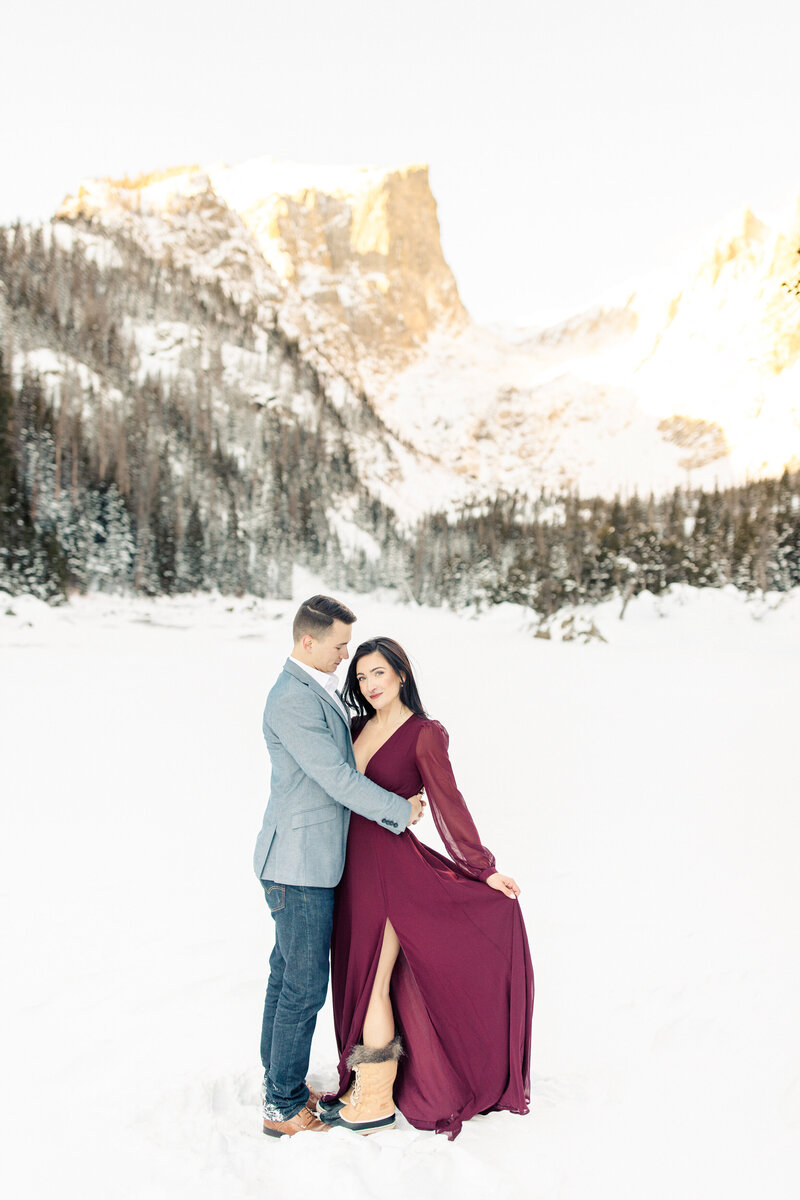Rocky-Mountain-National-Park-Winter-Engagement-Taylor-Nicole-Photography-6