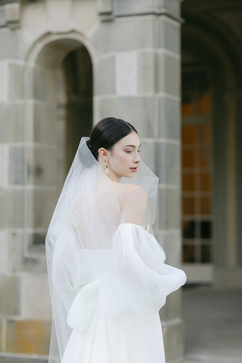 wedding-gown-long-veil