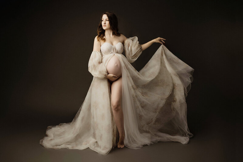 Akron Ohio Professional Maternity and Newborn Photographer Amanda Ellis of Amanda Ellis Photography