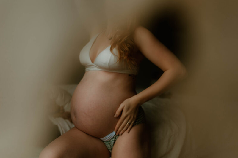 in-home maternity photo