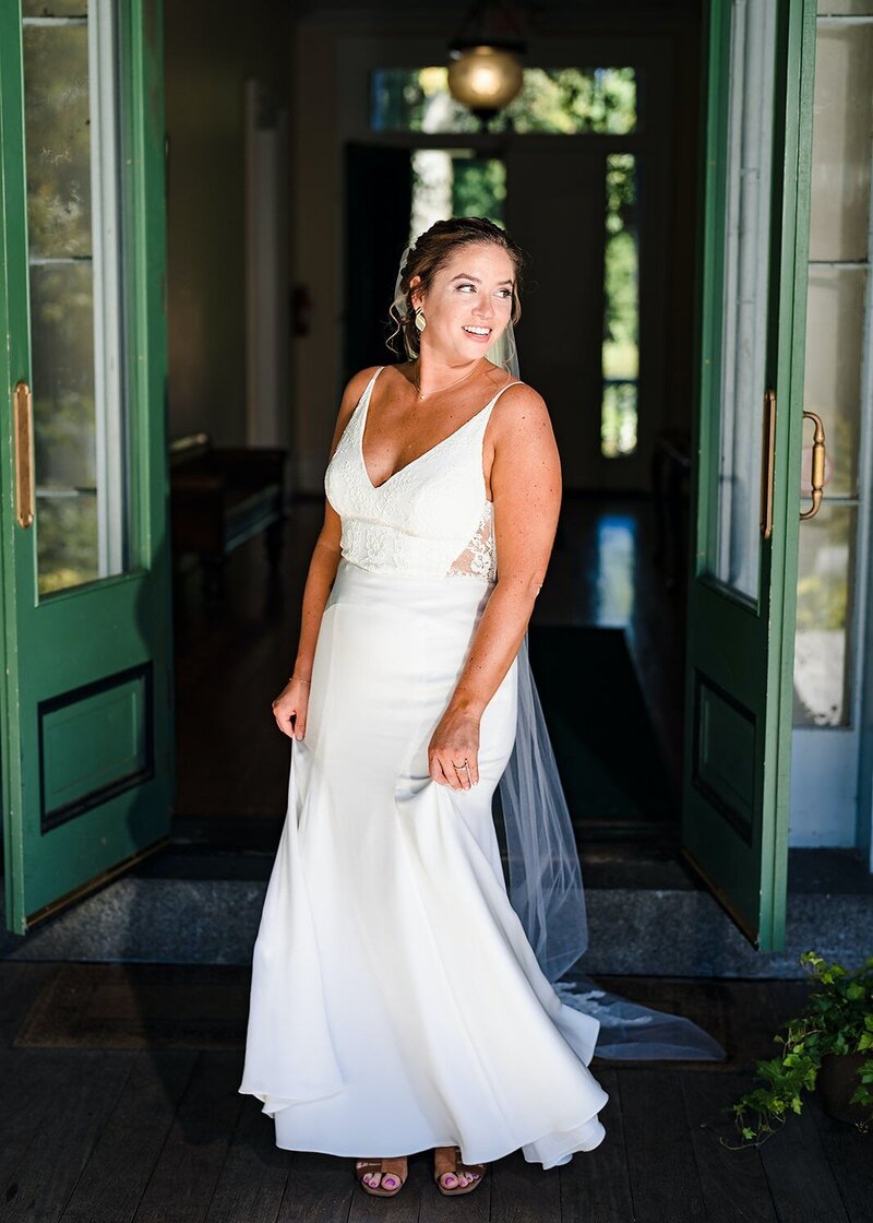 Image link to the Edith Elan custom made wedding dress commissions page with a photo of a Philadelphia Pennsylvania bride in custom Edith Elan design on her wedding day