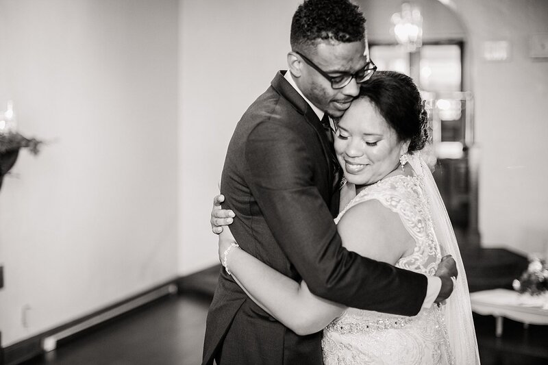 hugging by Knoxville Wedding Photographer, Amanda May Photos
