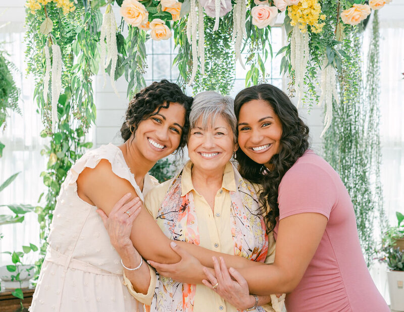 01-Mothers-Day-Family-Portrait-Greenhouse