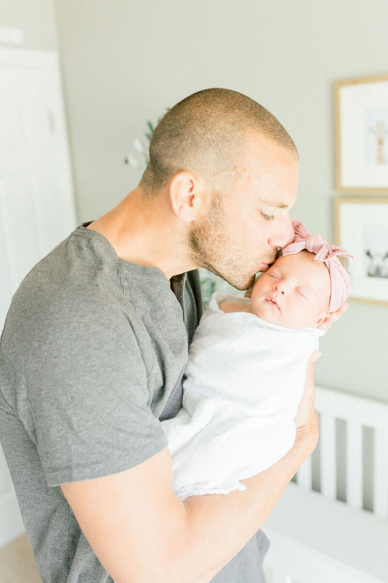 Lyndsey_Rose_Photography_Minnesota_Motherhood_Seniors_Family_Newborn_Photographer_Newborn_Portrait_Gallery1-13