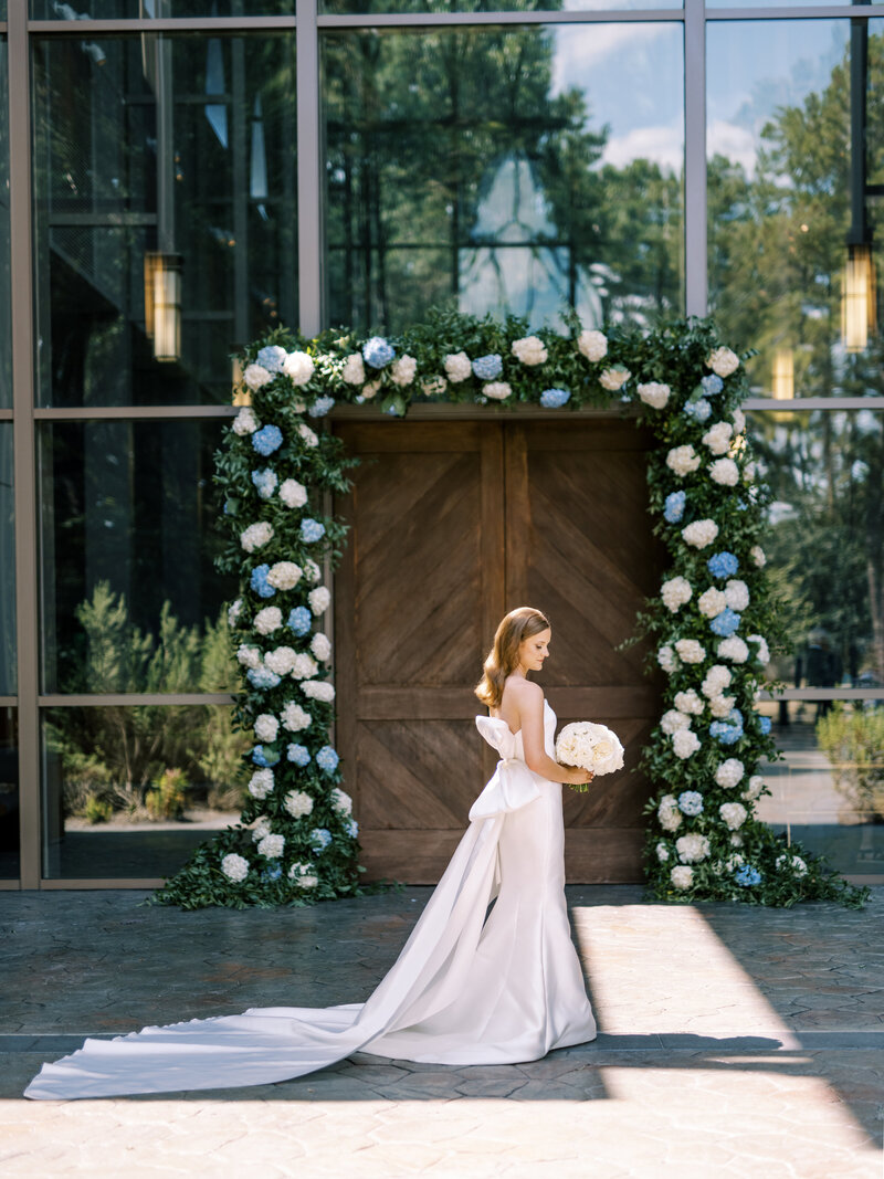 timeless-country-club-bride-houston-wedding