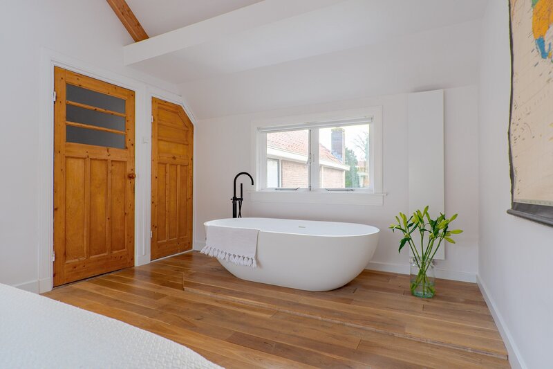 Luxe slaapkamer met bad