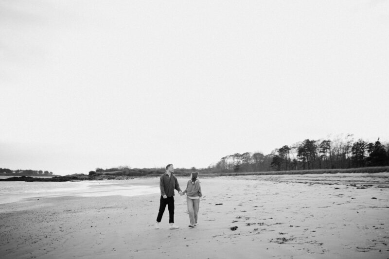 crescent-beach-portland-maine-couples-photographer-1