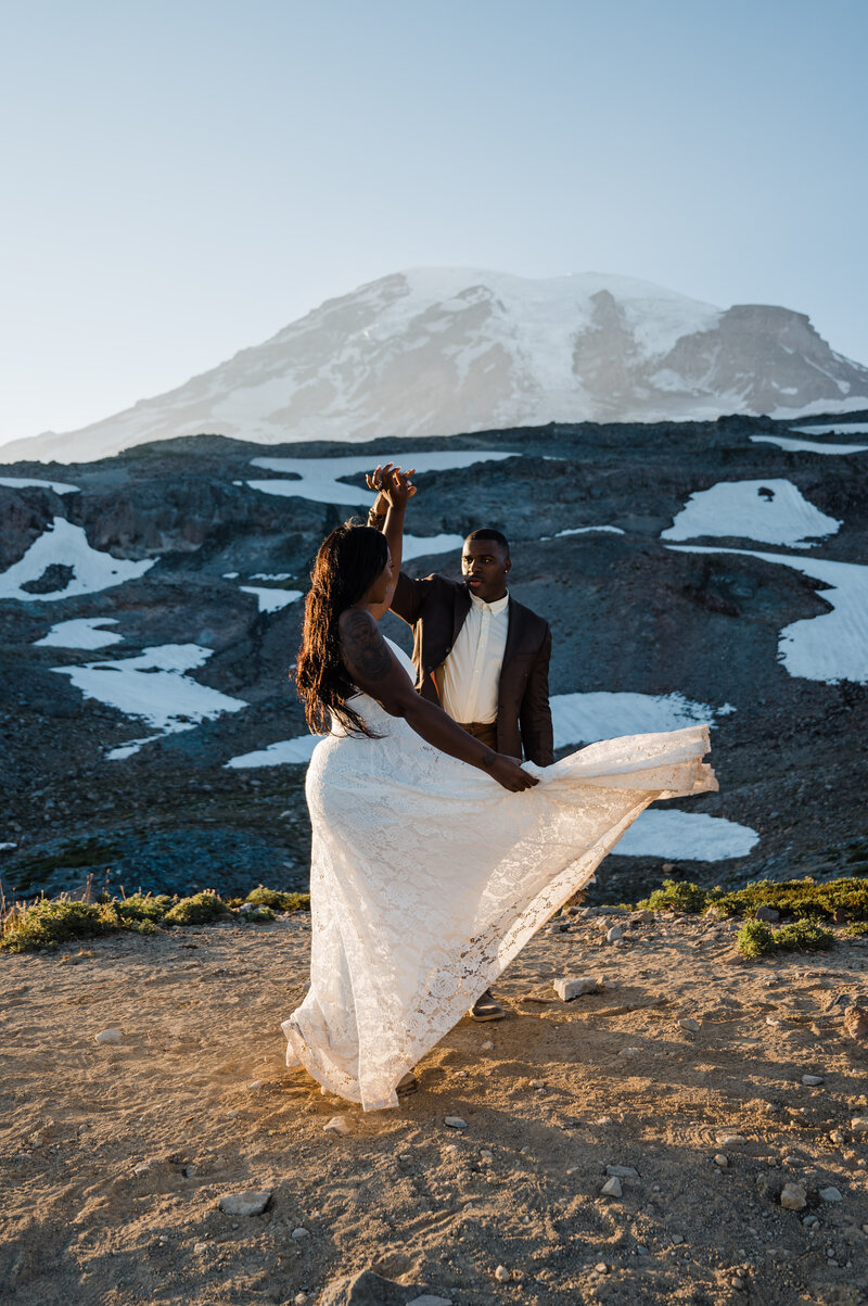 Hiking elopement at the Skyline Trail in Mount Rainier National Park