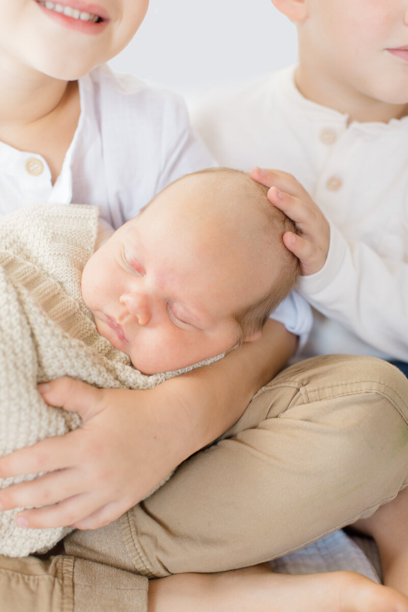 newborn photographer zionsville