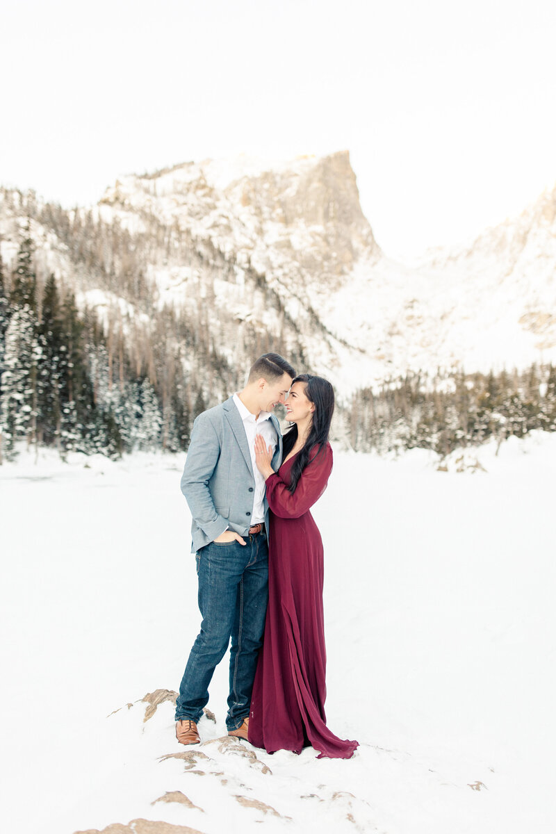 Rocky-Mountain-National-Park-Winter-Engagement-Taylor-Nicole-Photography-5