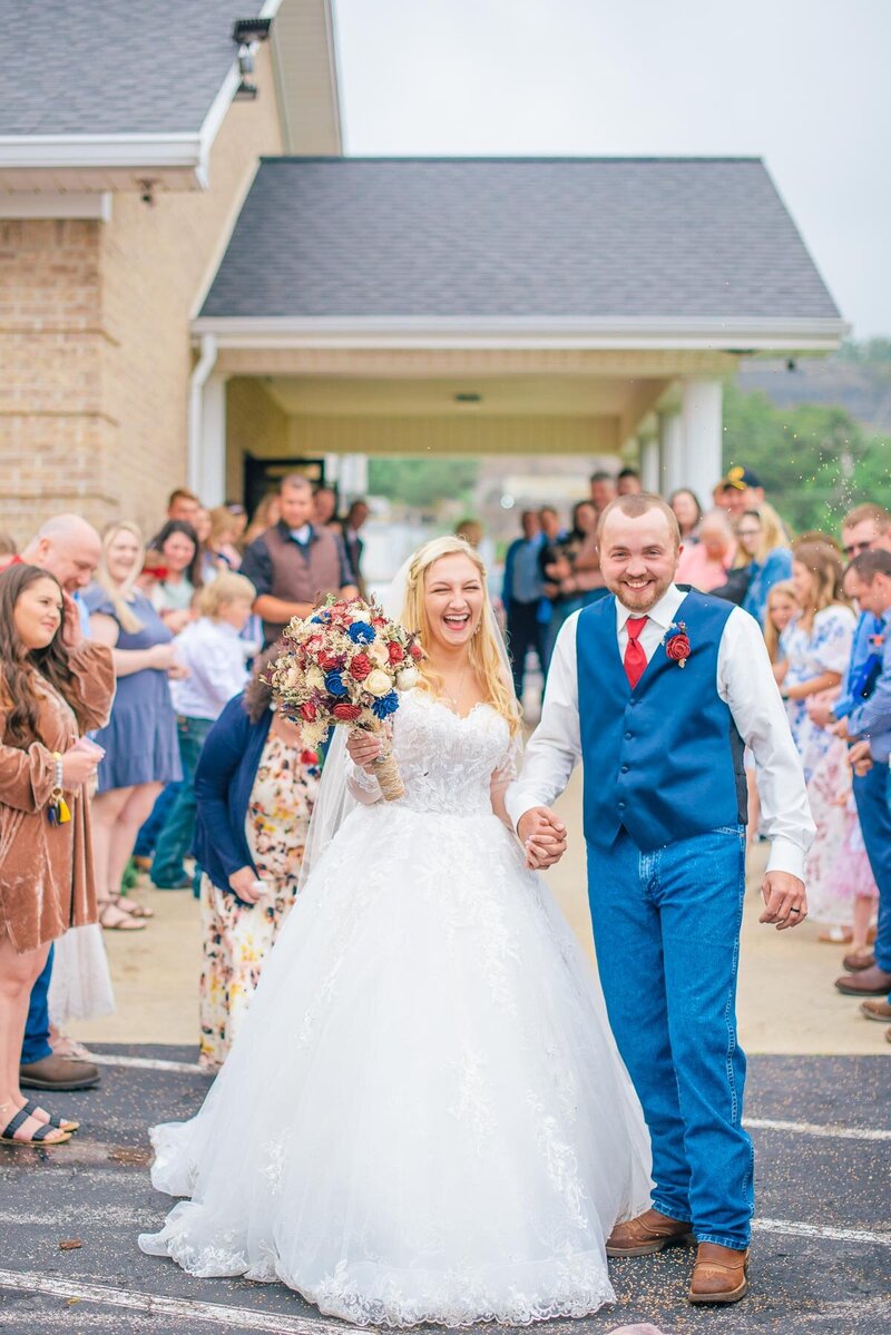 Having photographed more than 60 weddings here in Kentucky I have the experience that you can count on on your wedding day.