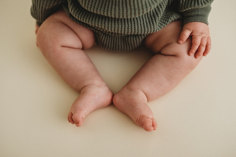 baby milestone photos with Family photographers Maryland capturing baby boys feet