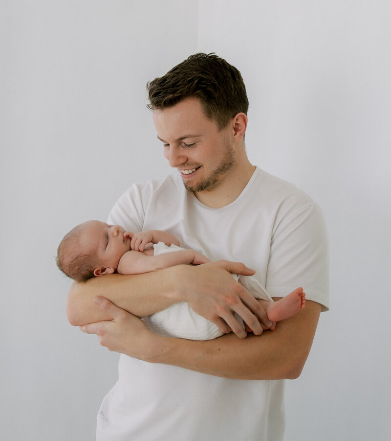 dad with newborn photoshoot